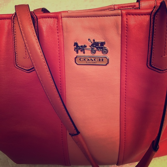 Coach Handbags - Coach bag. J1126-18962